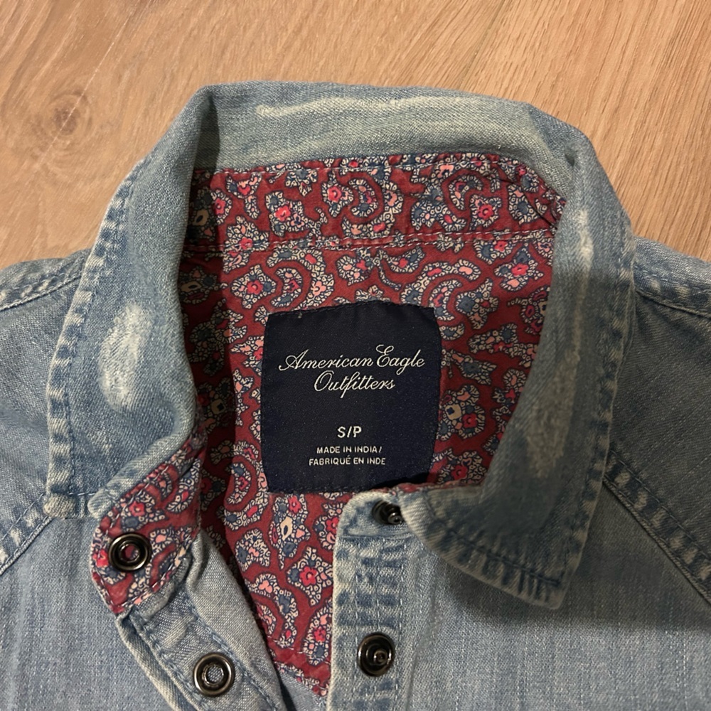 American Eagle Women’s Western 100% Cotton Denim button down shirt Size Small - Picture 4 of 6